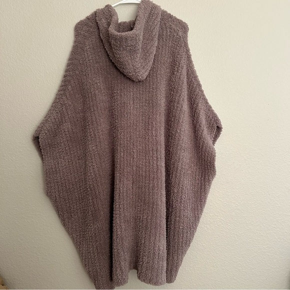 Barefoot dreams The Cozy Hooded Poncho Blanket - Picture 6 of 7